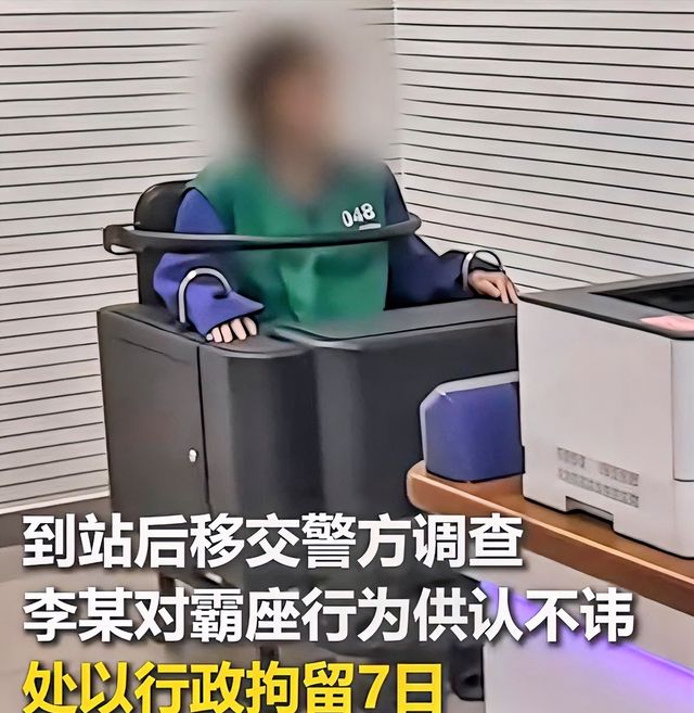 女子霸座被拘车厢里响起掌声女子霸座被拘事件引发深思，车厢内的掌声揭示社会正义观念